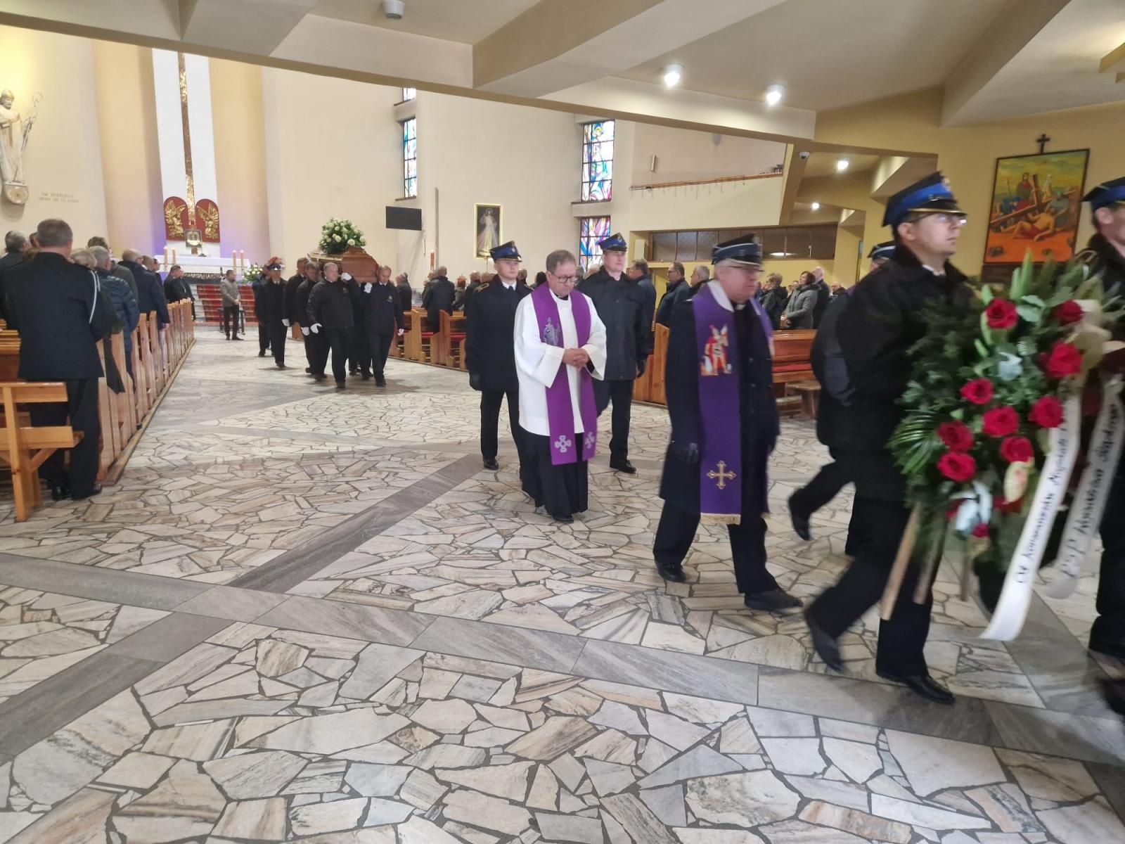 Zdjęcie w galerii na portalu naszwodzislaw.com: Ostatnie pożegnanie byłego zastępcy komendanta wodzisławskich strażaków wiadomości z regionu