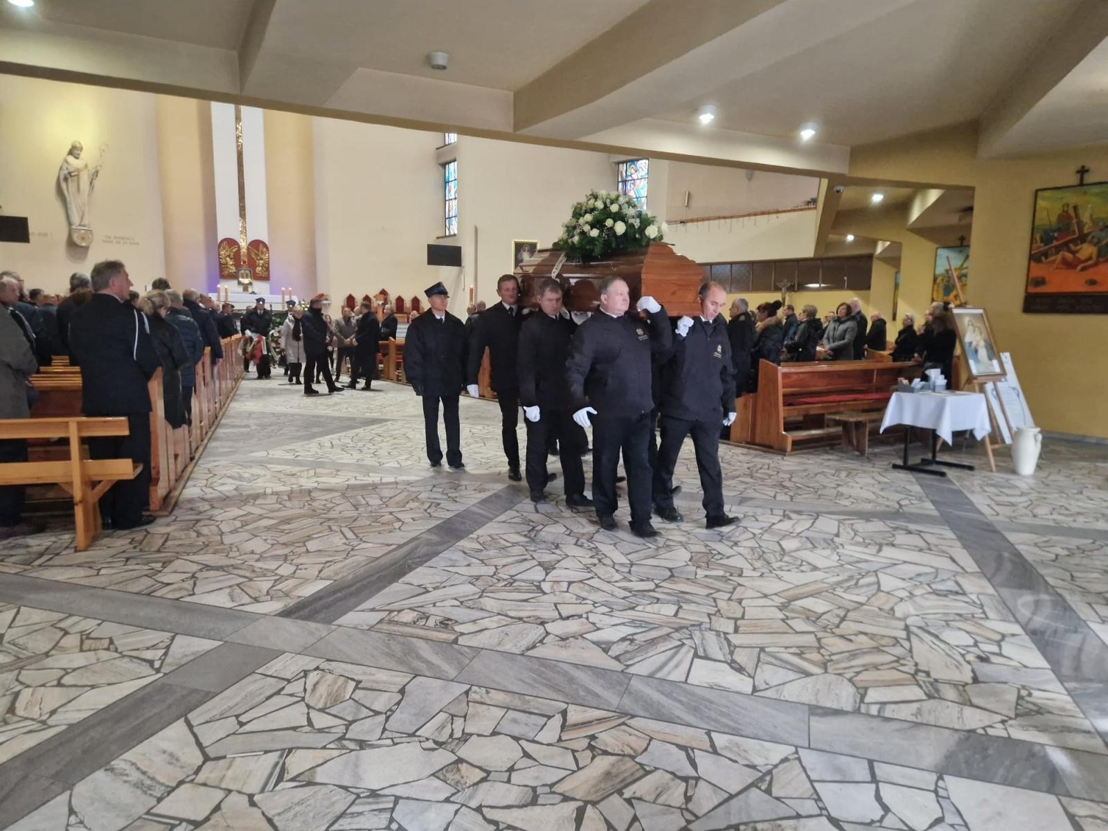 Zdjęcie w galerii na portalu naszwodzislaw.com: Ostatnie pożegnanie byłego zastępcy komendanta wodzisławskich strażaków wiadomości z regionu