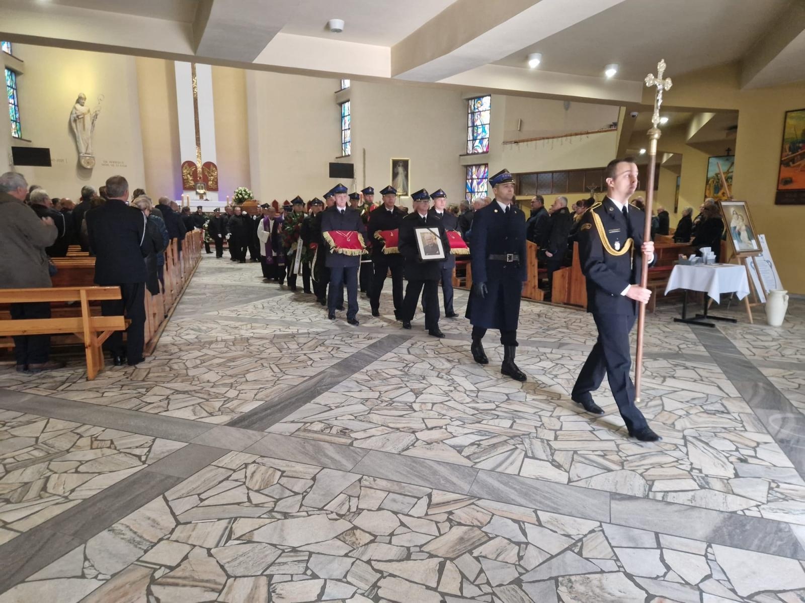 Zdjęcie w galerii na portalu naszwodzislaw.com: Ostatnie pożegnanie byłego zastępcy komendanta wodzisławskich strażaków wiadomości z regionu