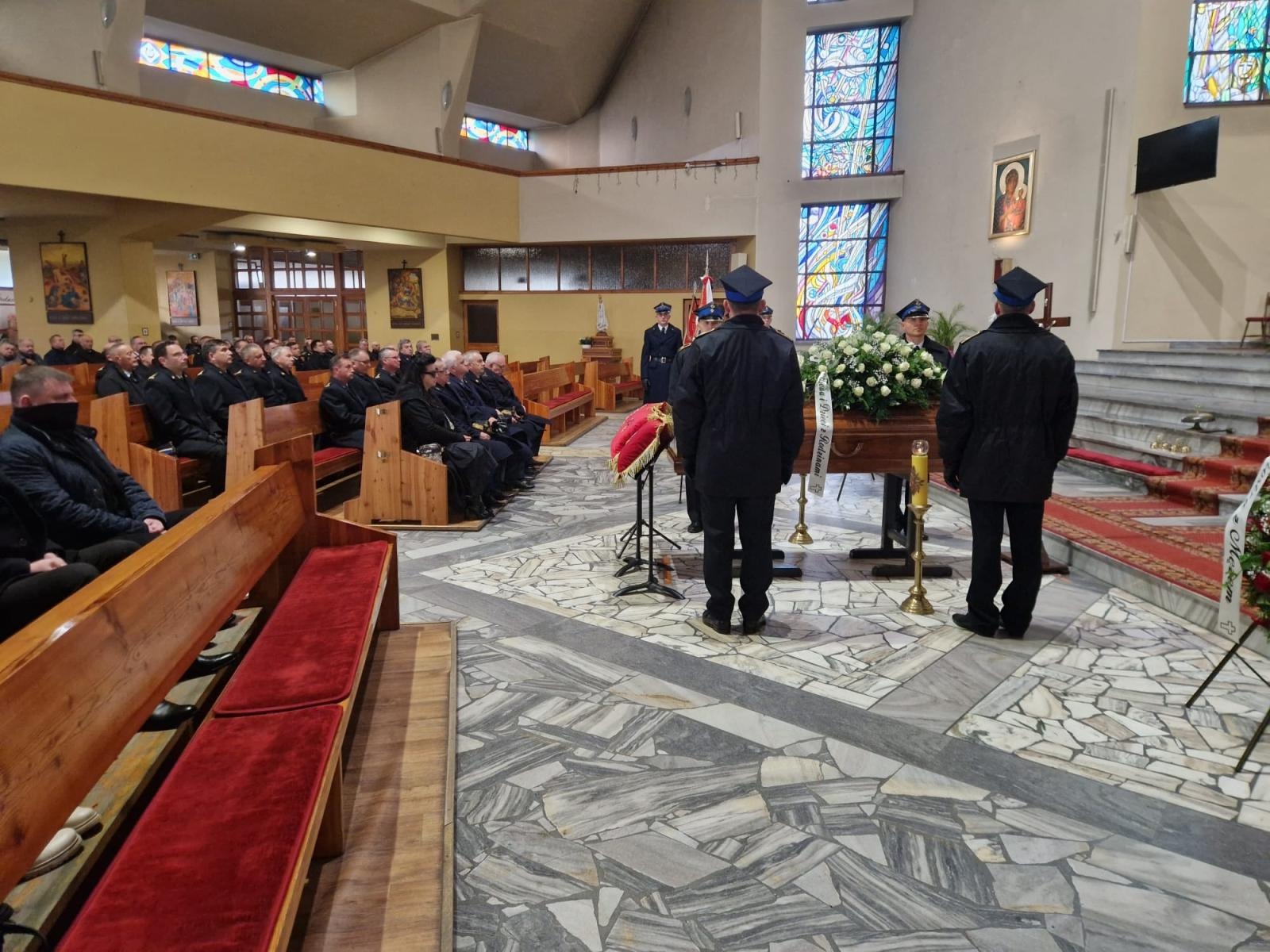 Zdjęcie w galerii na portalu naszwodzislaw.com: Ostatnie pożegnanie byłego zastępcy komendanta wodzisławskich strażaków wiadomości z regionu
