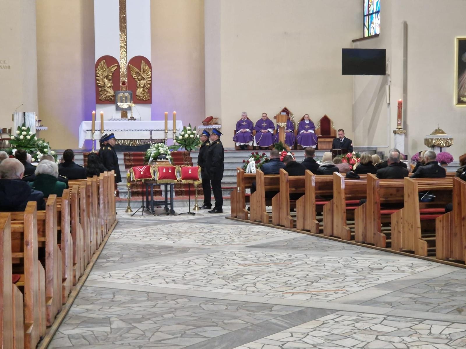 Zdjęcie w galerii na portalu naszwodzislaw.com: Ostatnie pożegnanie byłego zastępcy komendanta wodzisławskich strażaków wiadomości z regionu