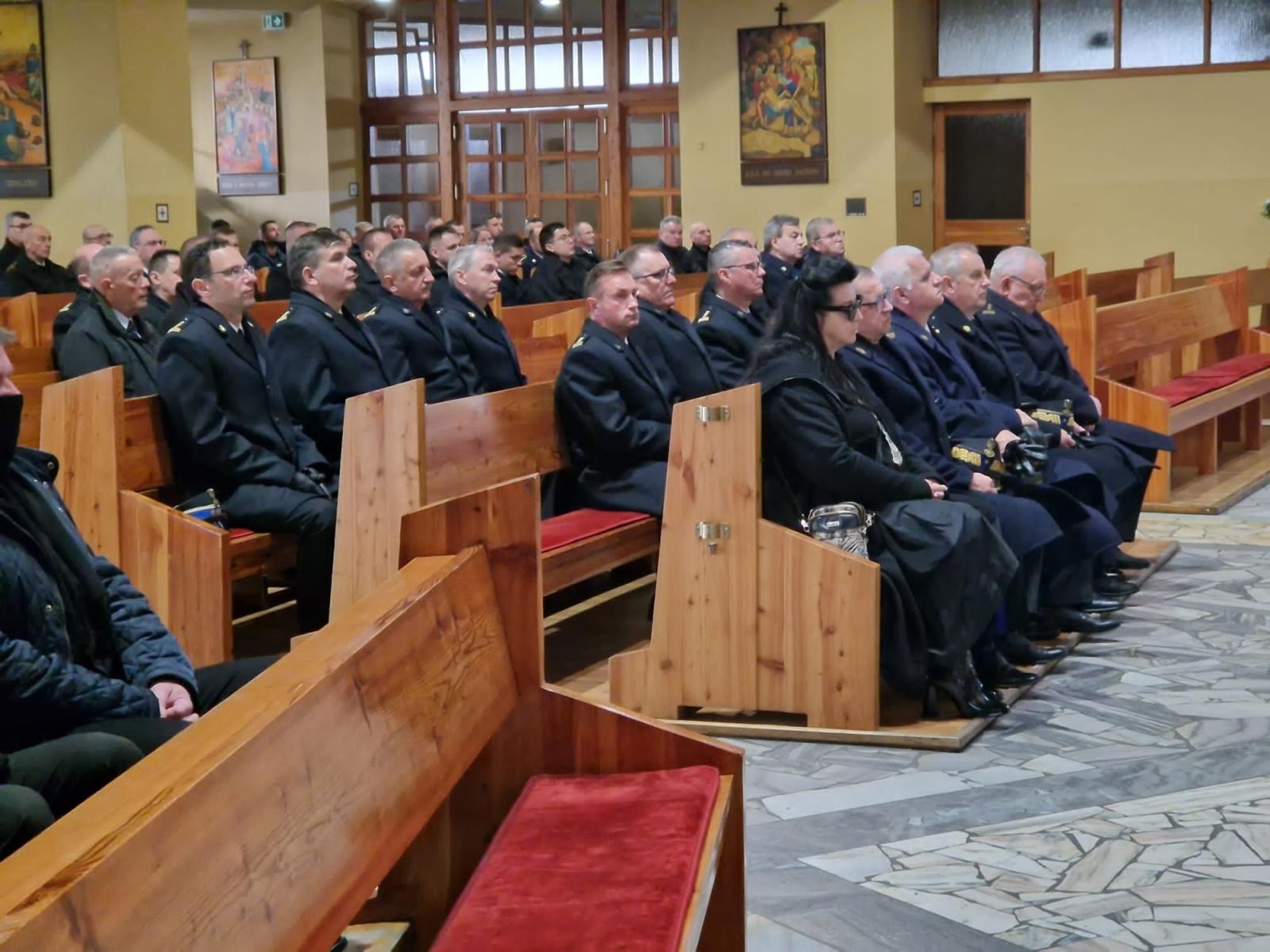 Zdjęcie w galerii na portalu naszwodzislaw.com: Ostatnie pożegnanie byłego zastępcy komendanta wodzisławskich strażaków wiadomości z regionu