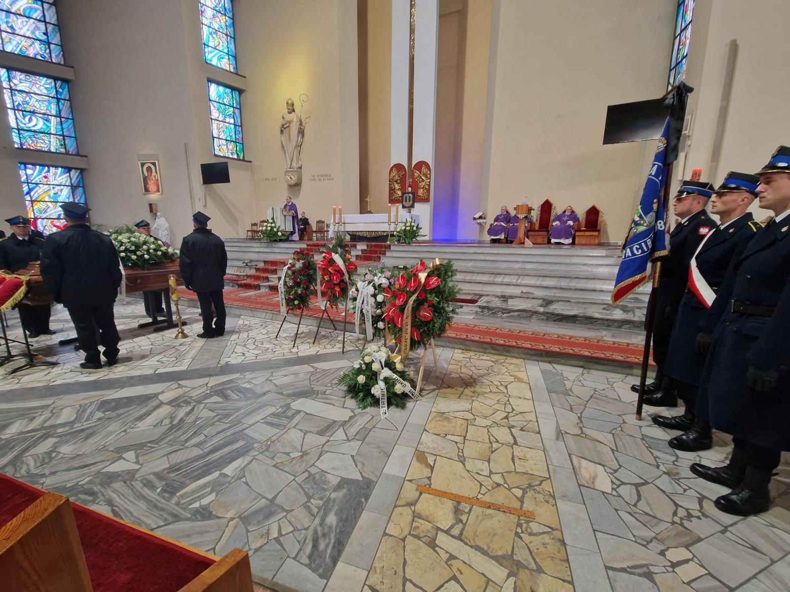 Zdjęcie w galerii na portalu naszwodzislaw.com: Ostatnie pożegnanie byłego zastępcy komendanta wodzisławskich strażaków wiadomości z regionu