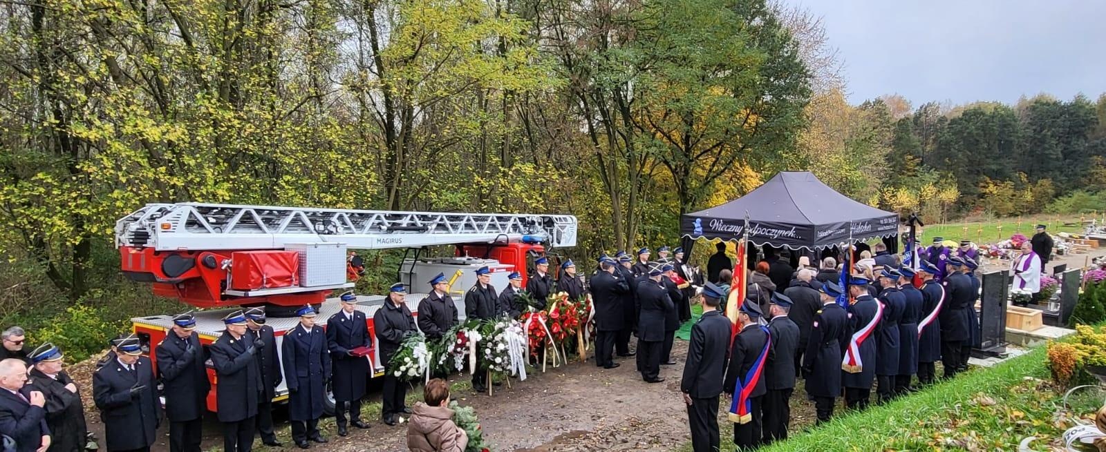 Zdjęcie w galerii na portalu naszwodzislaw.com: Ostatnie pożegnanie byłego zastępcy komendanta wodzisławskich strażaków wiadomości z regionu