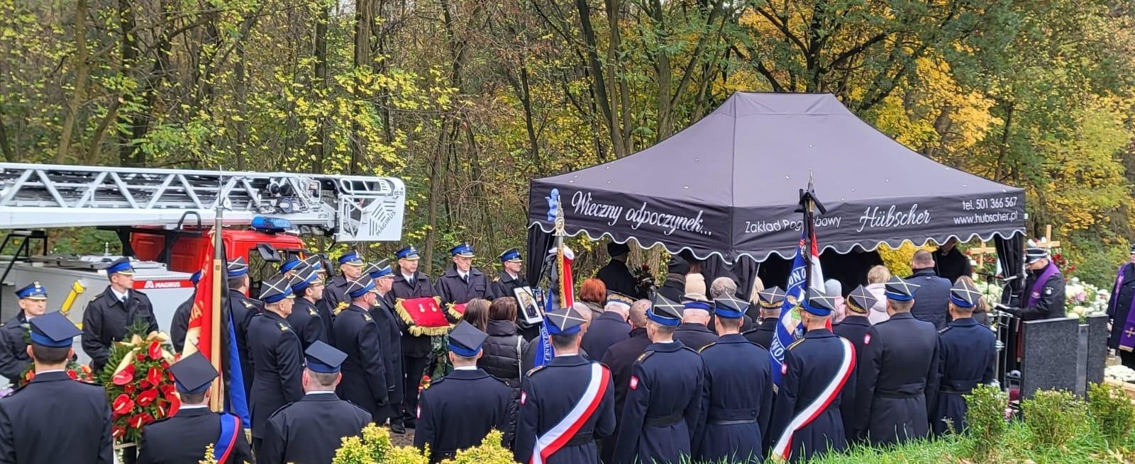 Zdjęcie w galerii na portalu naszwodzislaw.com: Ostatnie pożegnanie byłego zastępcy komendanta wodzisławskich strażaków wiadomości z regionu