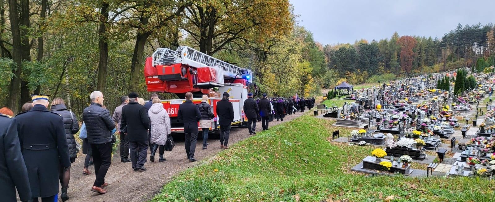 Zdjęcie w galerii na portalu naszwodzislaw.com: Ostatnie pożegnanie byłego zastępcy komendanta wodzisławskich strażaków wiadomości z regionu