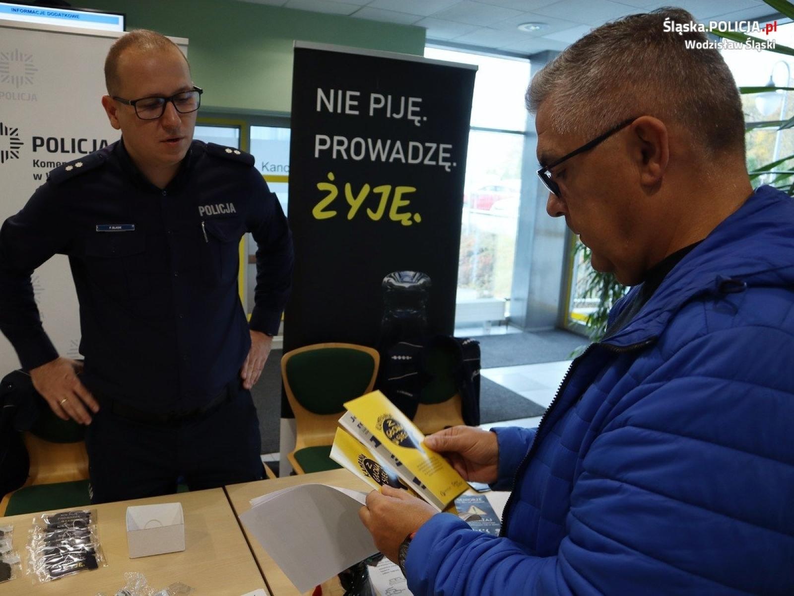 Zdjęcie w galerii na portalu naszwodzislaw.com: Akcja profilaktyczna policji w wodzisławskim ZUS wiadomości z regionu