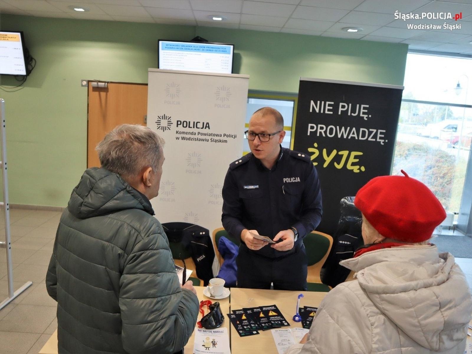 Zdjęcie w galerii na portalu naszwodzislaw.com: Akcja profilaktyczna policji w wodzisławskim ZUS wiadomości z regionu