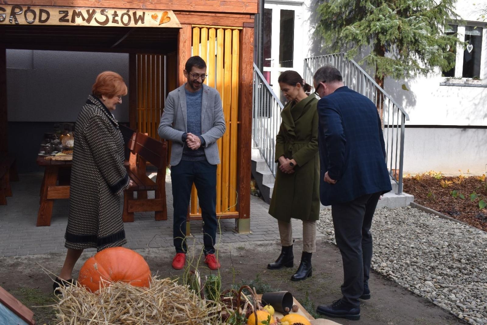 Zdjęcie w galerii na portalu naszwodzislaw.com: Ogród Zmysłów. Przy ZPSWR powstała ekopracownia pod chmurką [FOTO] wiadomości z regionu