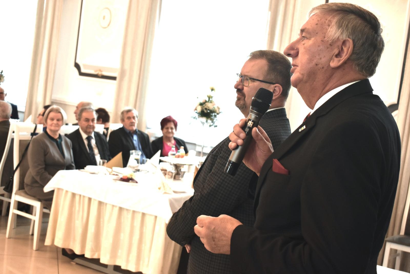 Zdjęcie w galerii na portalu naszwodzislaw.com: Gmina Godów. Małżeńscy jubilaci uhonorowani [FOTO] wiadomości z regionu