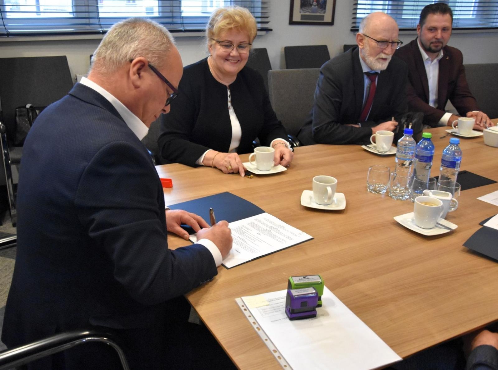 Zdjęcie w galerii na portalu naszwodzislaw.com: Rymera w Radlinie do remontu. Jest umowa z wykonawcą wiadomości z regionu