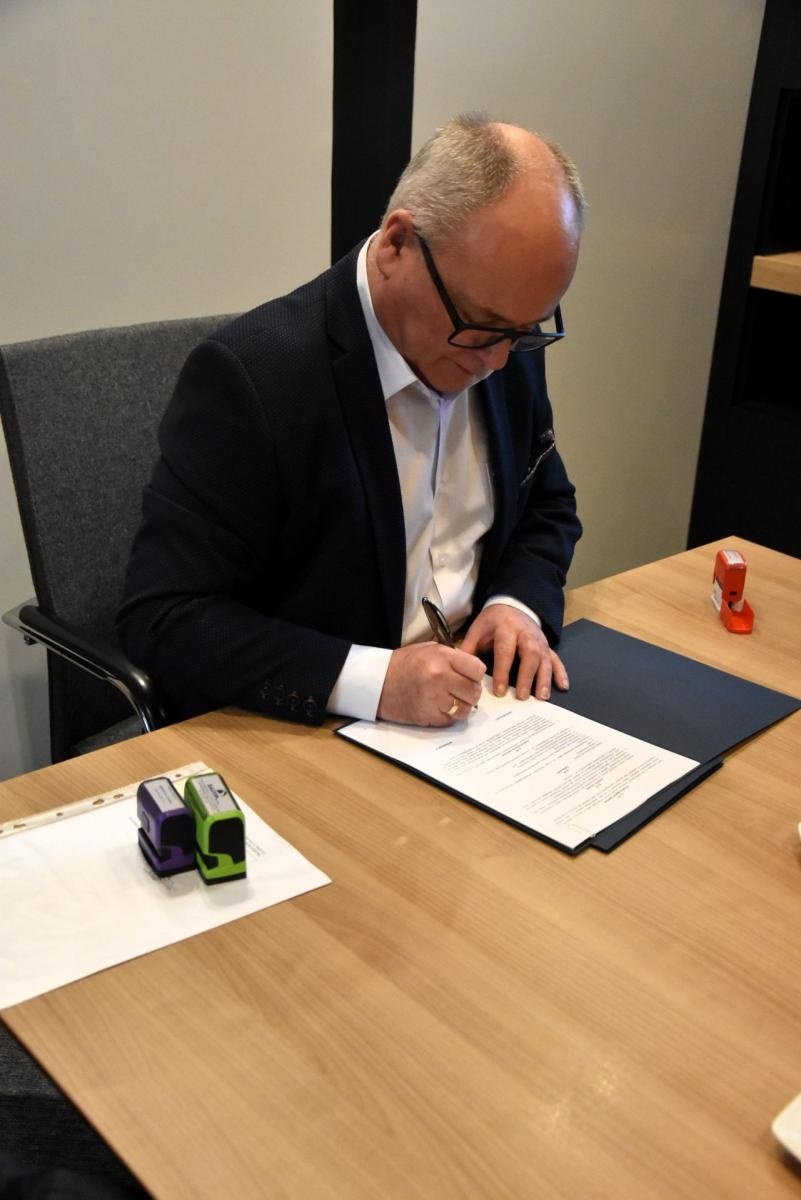 Zdjęcie w galerii na portalu naszwodzislaw.com: Ulicę Powstańców Śląskich w Syryni czeka modernizacja wiadomości z regionu