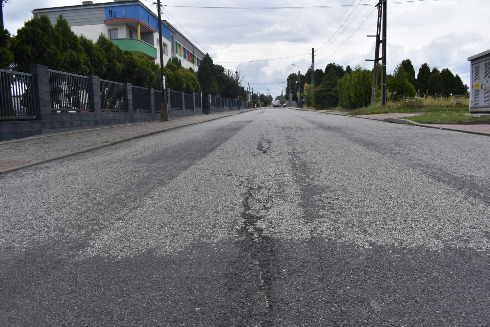 Zdjęcie w galerii na portalu naszwodzislaw.com: Ulicę Powstańców Śląskich w Syryni czeka modernizacja wiadomości z regionu