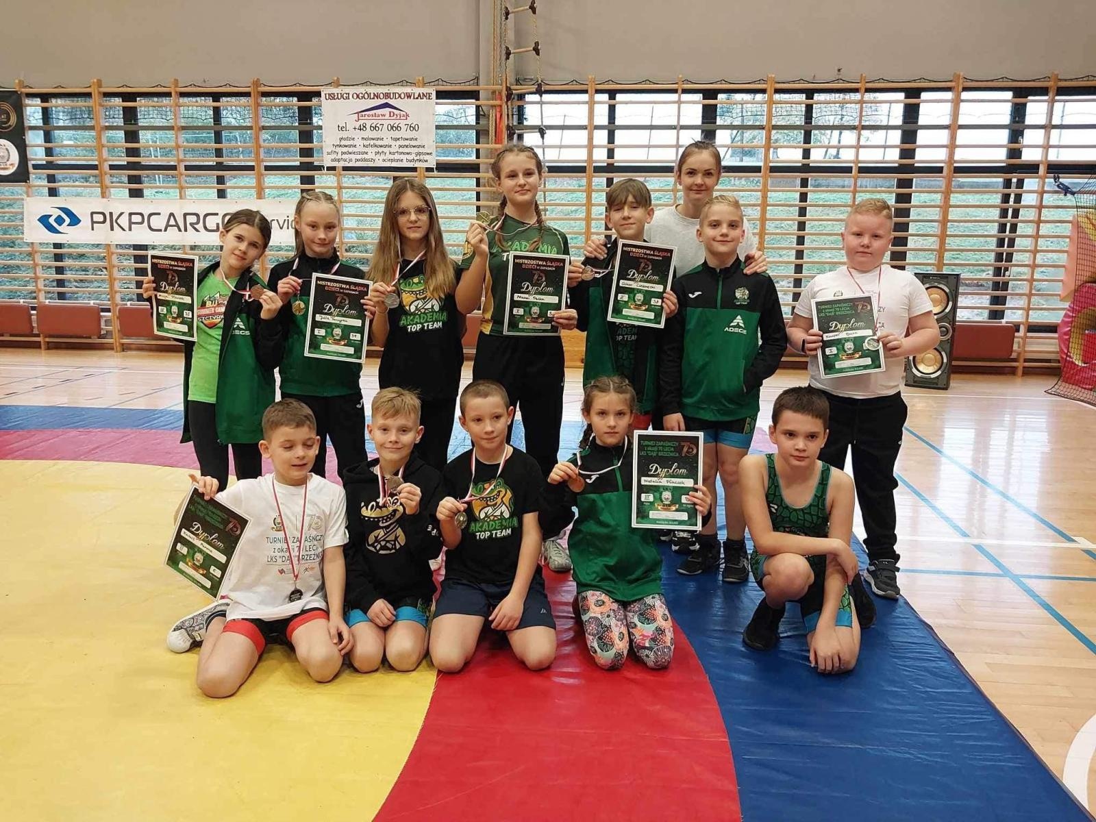 Zdjęcie w galerii na portalu naszwodzislaw.com: Udane mistrzostwa Śląska w zapasach dla Akademii Top Team wiadomości z regionu