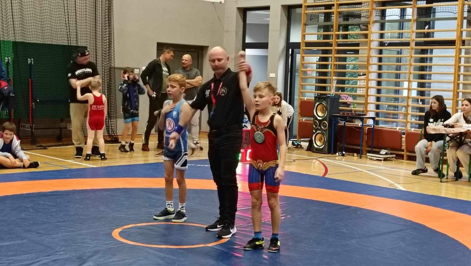 Zdjęcie w galerii na portalu naszwodzislaw.com: Udane mistrzostwa Śląska w zapasach dla Akademii Top Team wiadomości z regionu