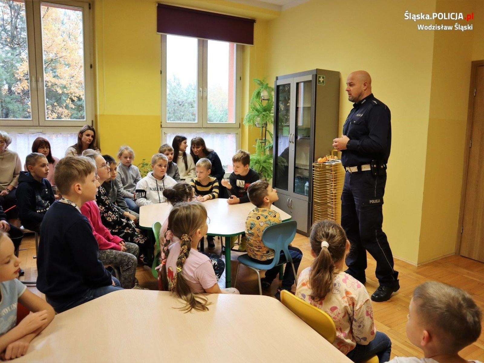 Zdjęcie w galerii na portalu naszwodzislaw.com: Dyskusja o bezpieczeństwie z dziećmi i młodzieżą wiadomości z regionu