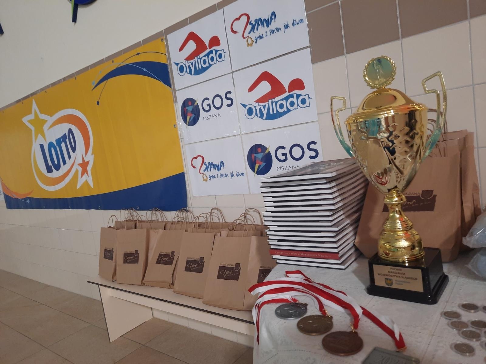 Zdjęcie w galerii na portalu naszwodzislaw.com: Połomia gospodarzem ogólnopolskiego nocnego maratonu pływackiego - jako jedyna w regionie wiadomości z regionu