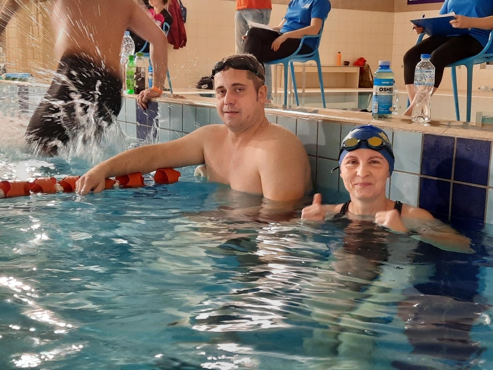 Zdjęcie w galerii na portalu naszwodzislaw.com: Połomia gospodarzem ogólnopolskiego nocnego maratonu pływackiego - jako jedyna w regionie wiadomości z regionu