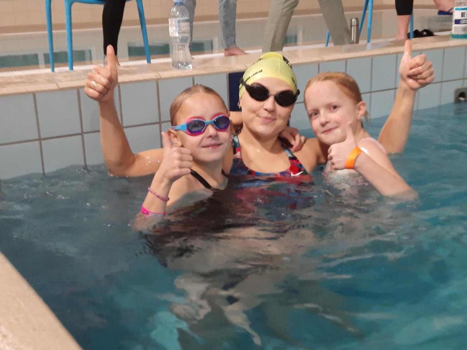 Zdjęcie w galerii na portalu naszwodzislaw.com: Połomia gospodarzem ogólnopolskiego nocnego maratonu pływackiego - jako jedyna w regionie wiadomości z regionu