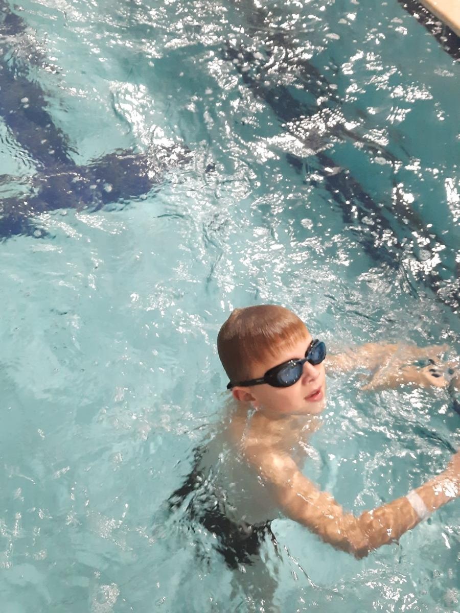 Zdjęcie w galerii na portalu naszwodzislaw.com: Połomia gospodarzem ogólnopolskiego nocnego maratonu pływackiego - jako jedyna w regionie wiadomości z regionu