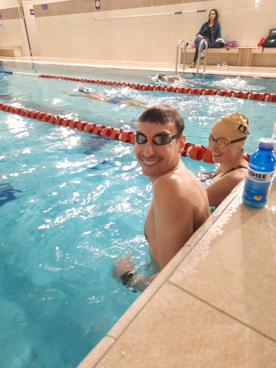 Zdjęcie w galerii na portalu naszwodzislaw.com: Połomia gospodarzem ogólnopolskiego nocnego maratonu pływackiego - jako jedyna w regionie wiadomości z regionu