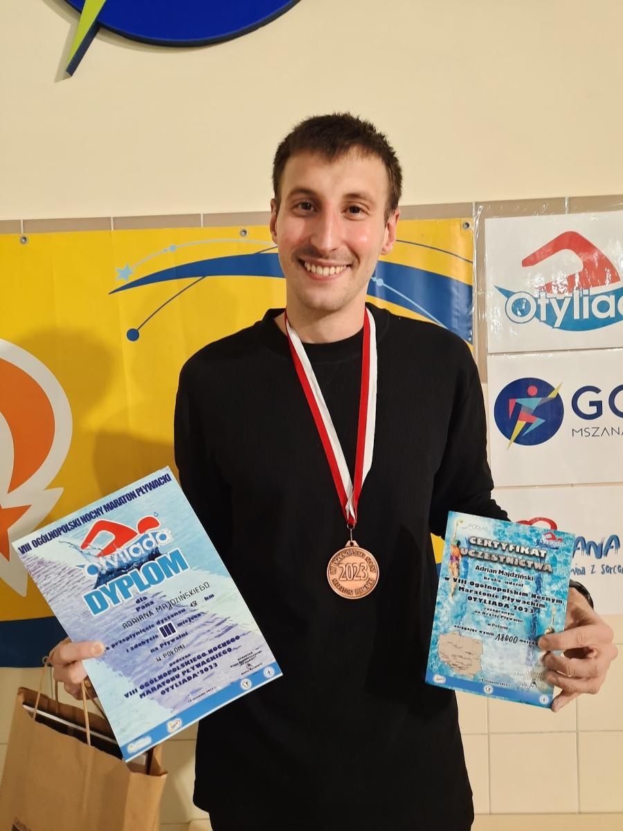 Zdjęcie w galerii na portalu naszwodzislaw.com: Połomia gospodarzem ogólnopolskiego nocnego maratonu pływackiego - jako jedyna w regionie wiadomości z regionu