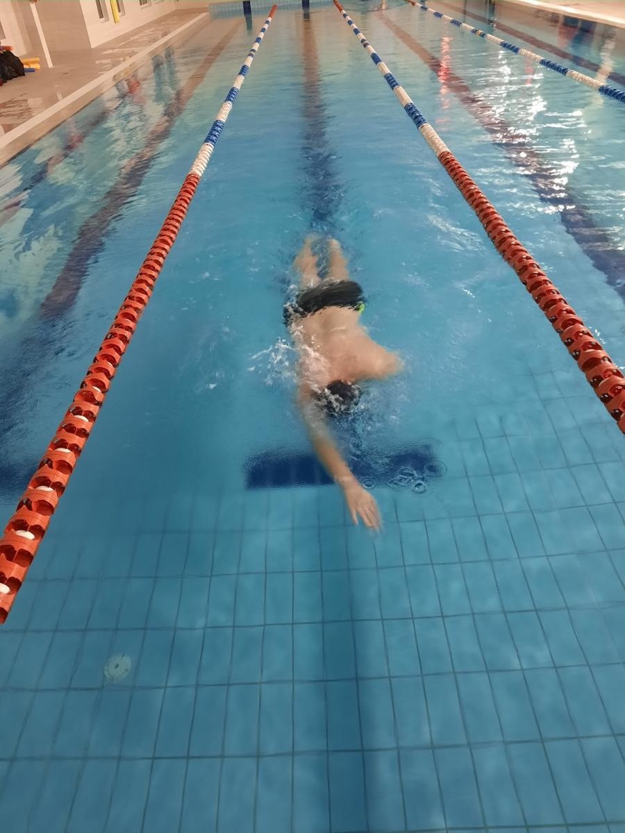 Zdjęcie w galerii na portalu naszwodzislaw.com: Połomia gospodarzem ogólnopolskiego nocnego maratonu pływackiego - jako jedyna w regionie wiadomości z regionu