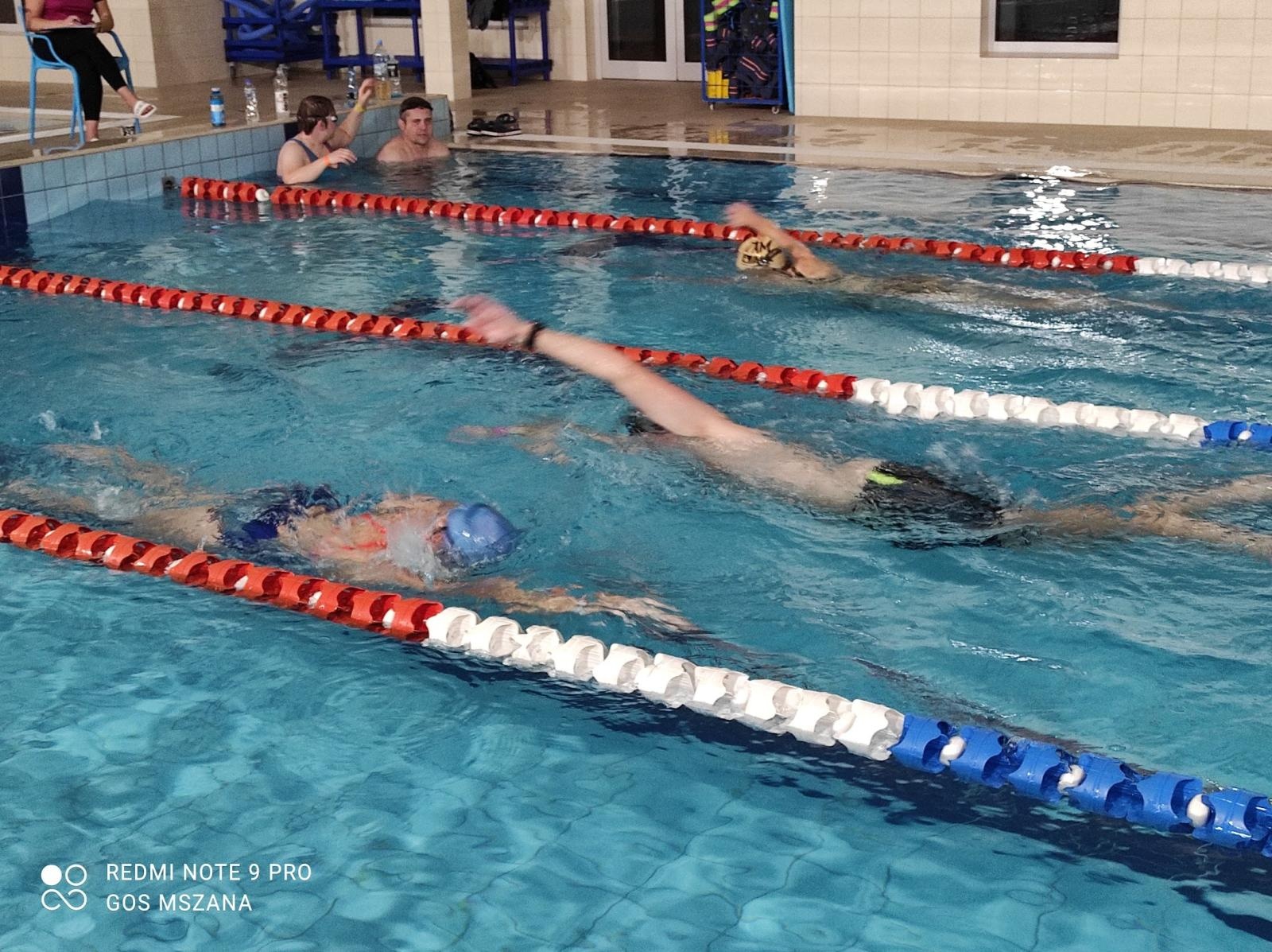 Zdjęcie w galerii na portalu naszwodzislaw.com: Połomia gospodarzem ogólnopolskiego nocnego maratonu pływackiego - jako jedyna w regionie wiadomości z regionu
