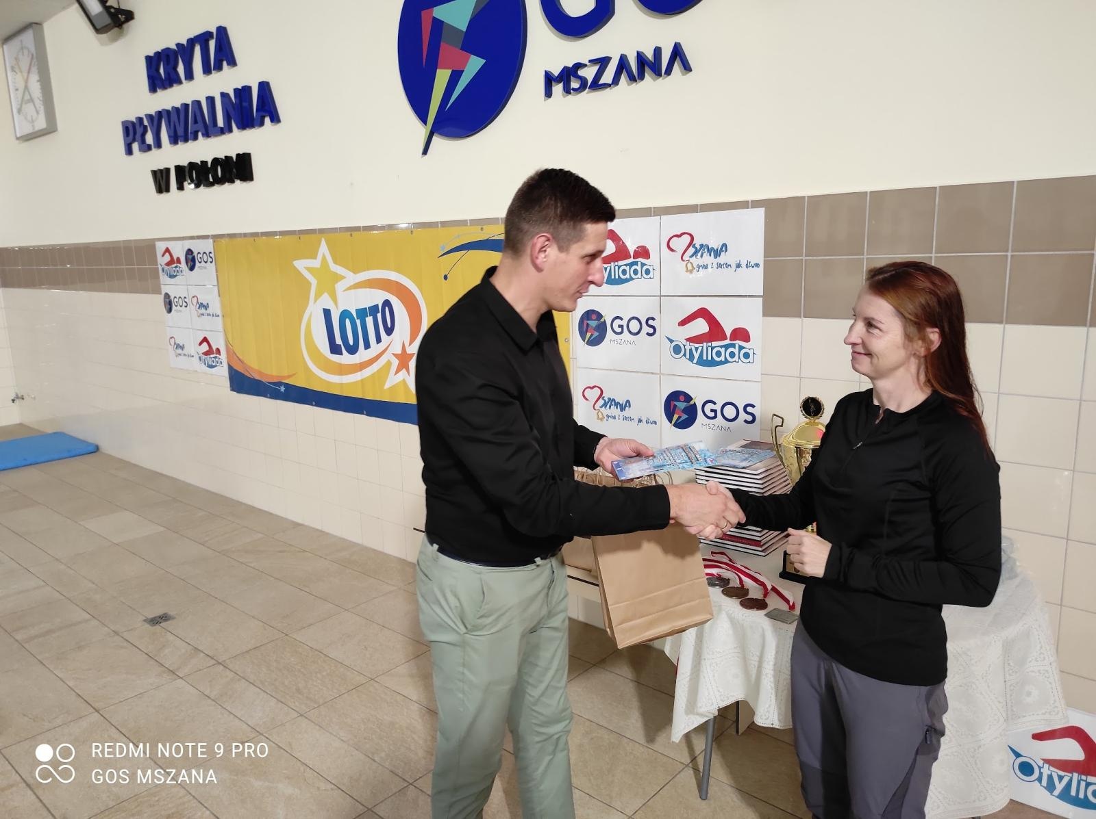 Zdjęcie w galerii na portalu naszwodzislaw.com: Połomia gospodarzem ogólnopolskiego nocnego maratonu pływackiego - jako jedyna w regionie wiadomości z regionu