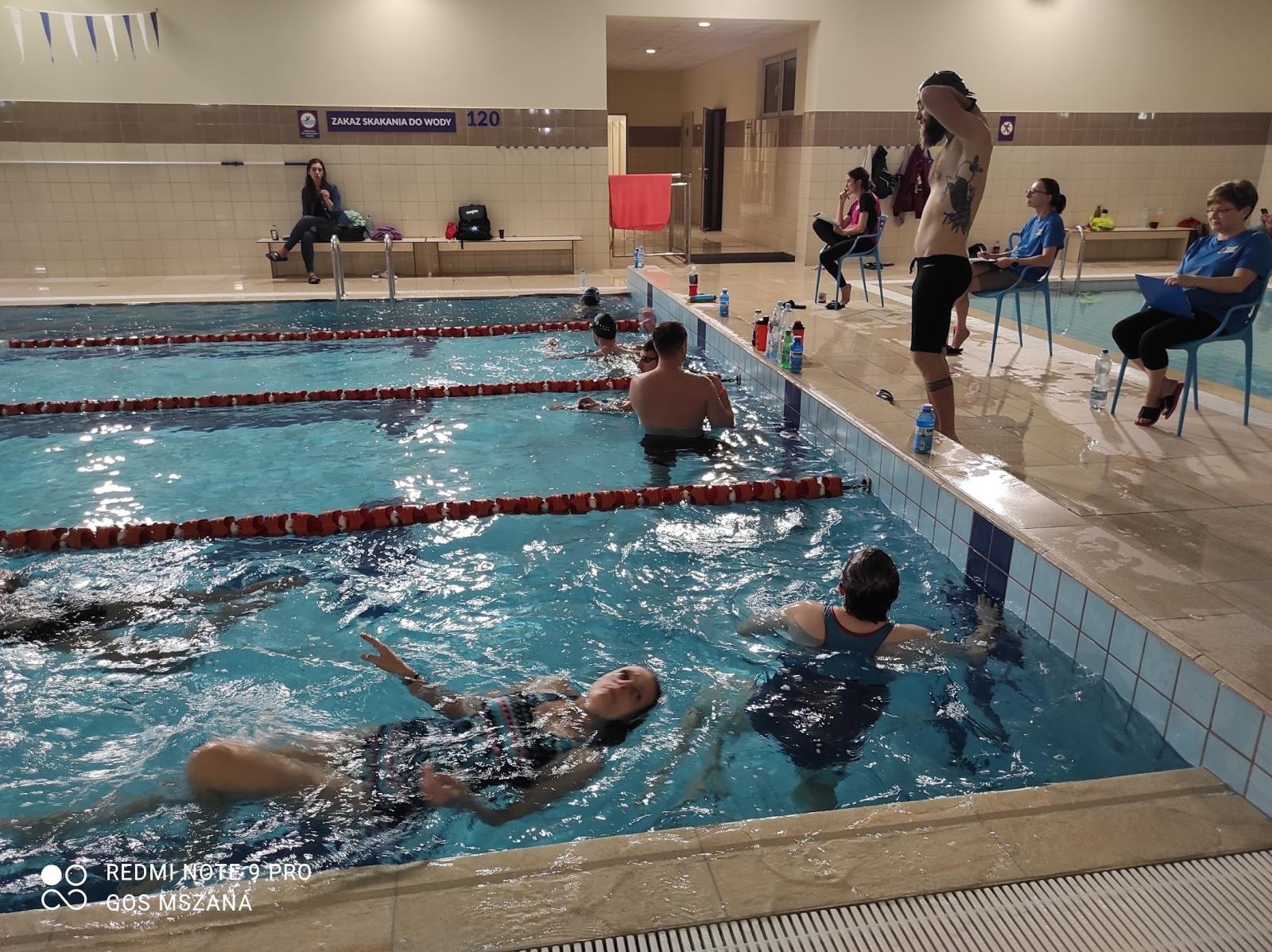 Zdjęcie w galerii na portalu naszwodzislaw.com: Połomia gospodarzem ogólnopolskiego nocnego maratonu pływackiego - jako jedyna w regionie wiadomości z regionu