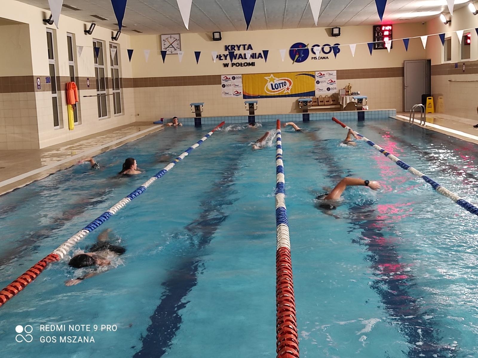 Zdjęcie w galerii na portalu naszwodzislaw.com: Połomia gospodarzem ogólnopolskiego nocnego maratonu pływackiego - jako jedyna w regionie wiadomości z regionu