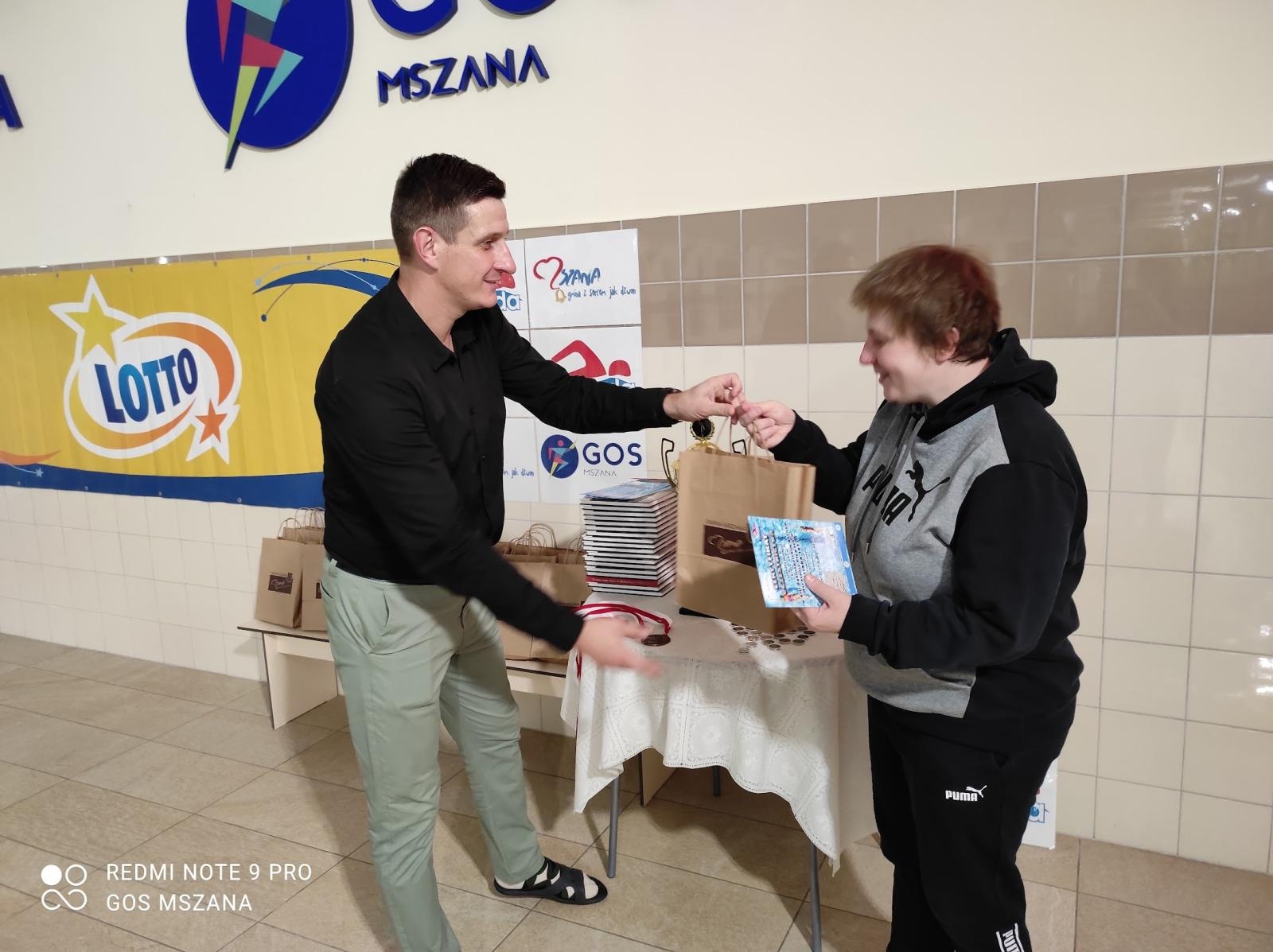 Zdjęcie w galerii na portalu naszwodzislaw.com: Połomia gospodarzem ogólnopolskiego nocnego maratonu pływackiego - jako jedyna w regionie wiadomości z regionu