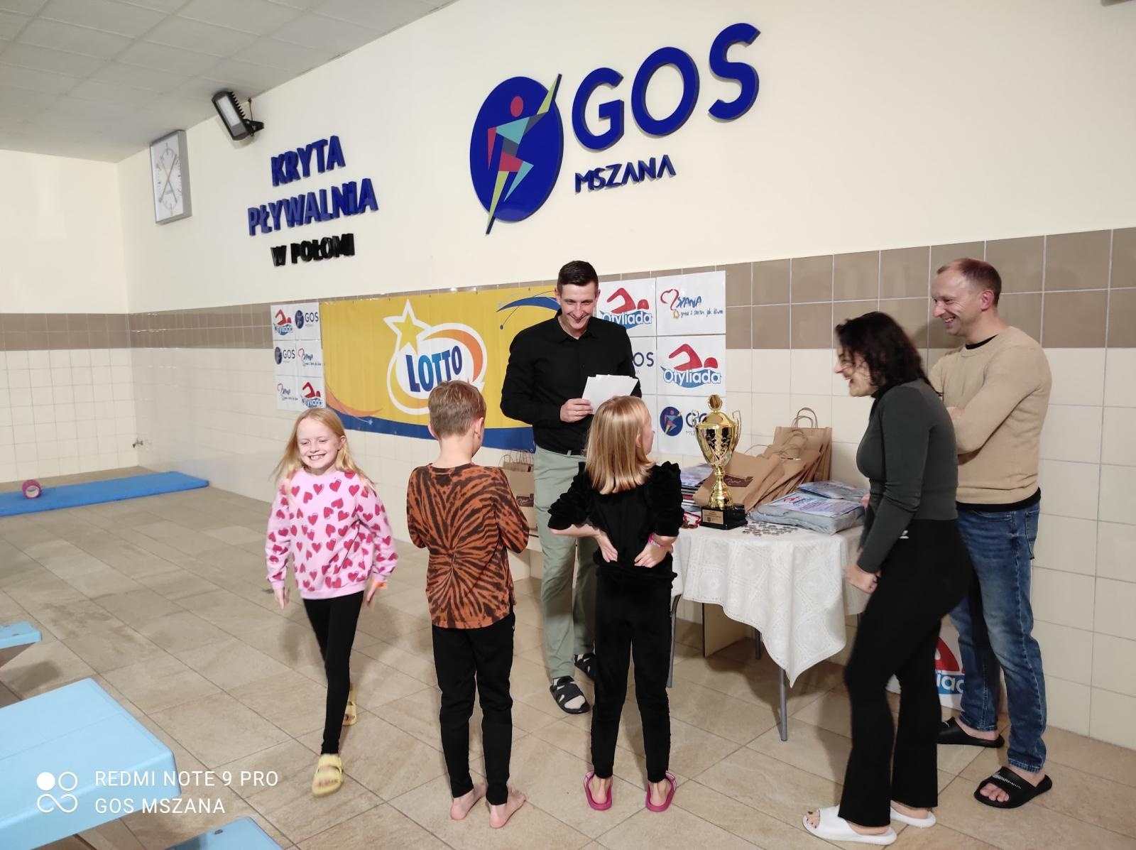 Zdjęcie w galerii na portalu naszwodzislaw.com: Połomia gospodarzem ogólnopolskiego nocnego maratonu pływackiego - jako jedyna w regionie wiadomości z regionu