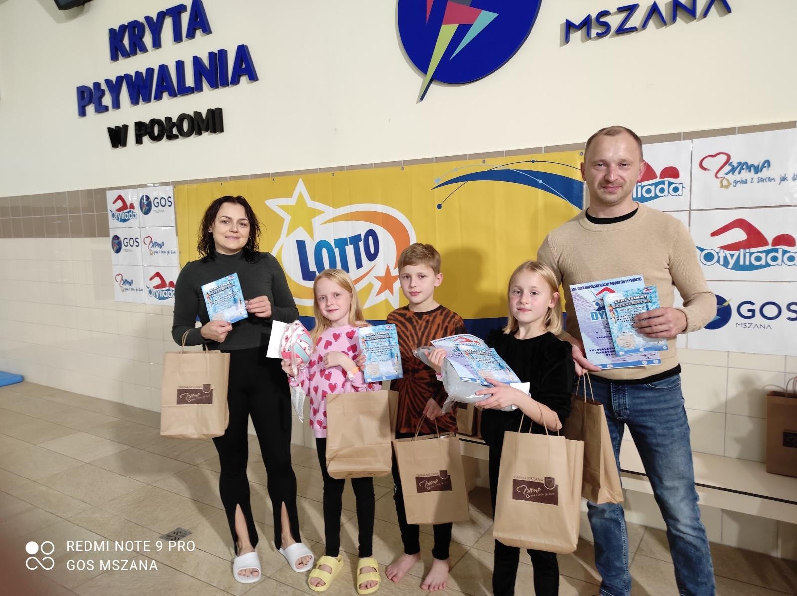 Zdjęcie w galerii na portalu naszwodzislaw.com: Połomia gospodarzem ogólnopolskiego nocnego maratonu pływackiego - jako jedyna w regionie wiadomości z regionu