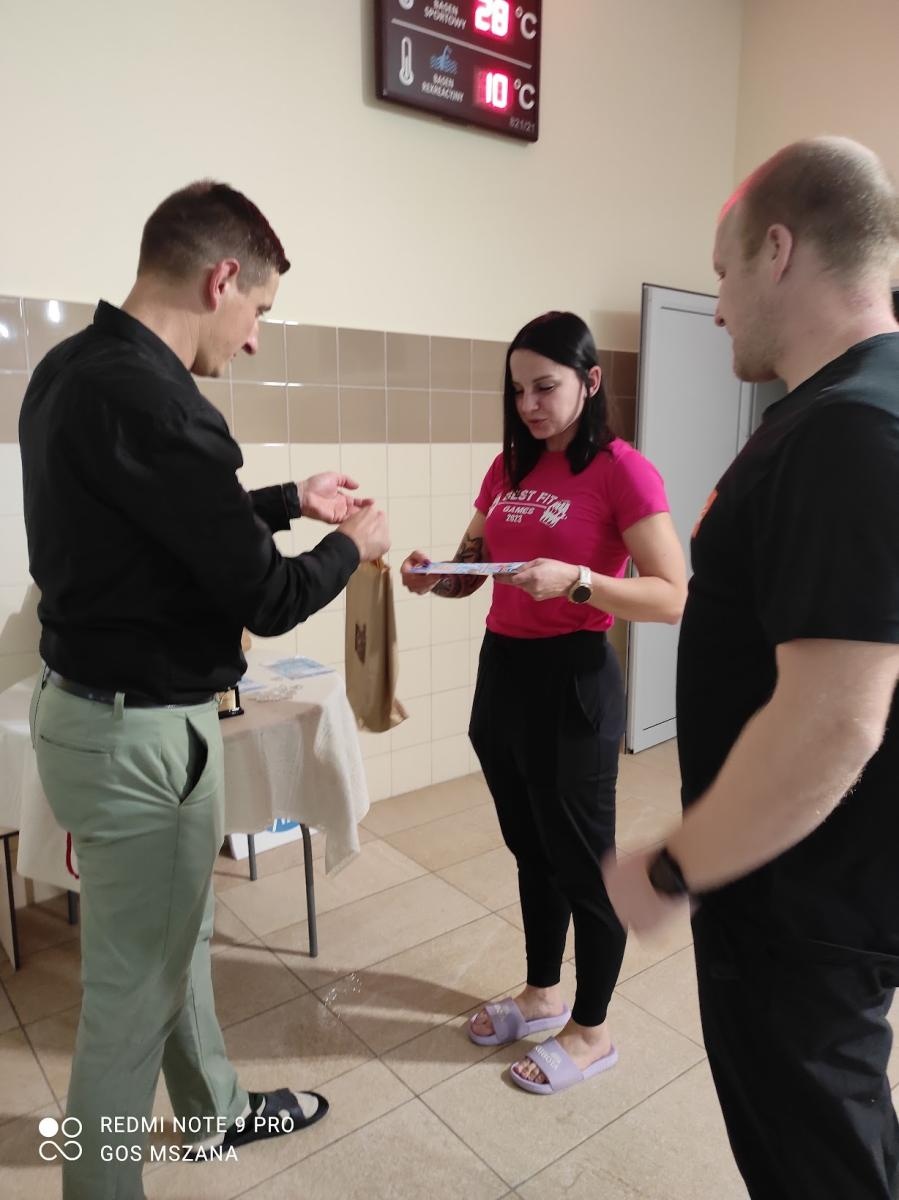 Zdjęcie w galerii na portalu naszwodzislaw.com: Połomia gospodarzem ogólnopolskiego nocnego maratonu pływackiego - jako jedyna w regionie wiadomości z regionu