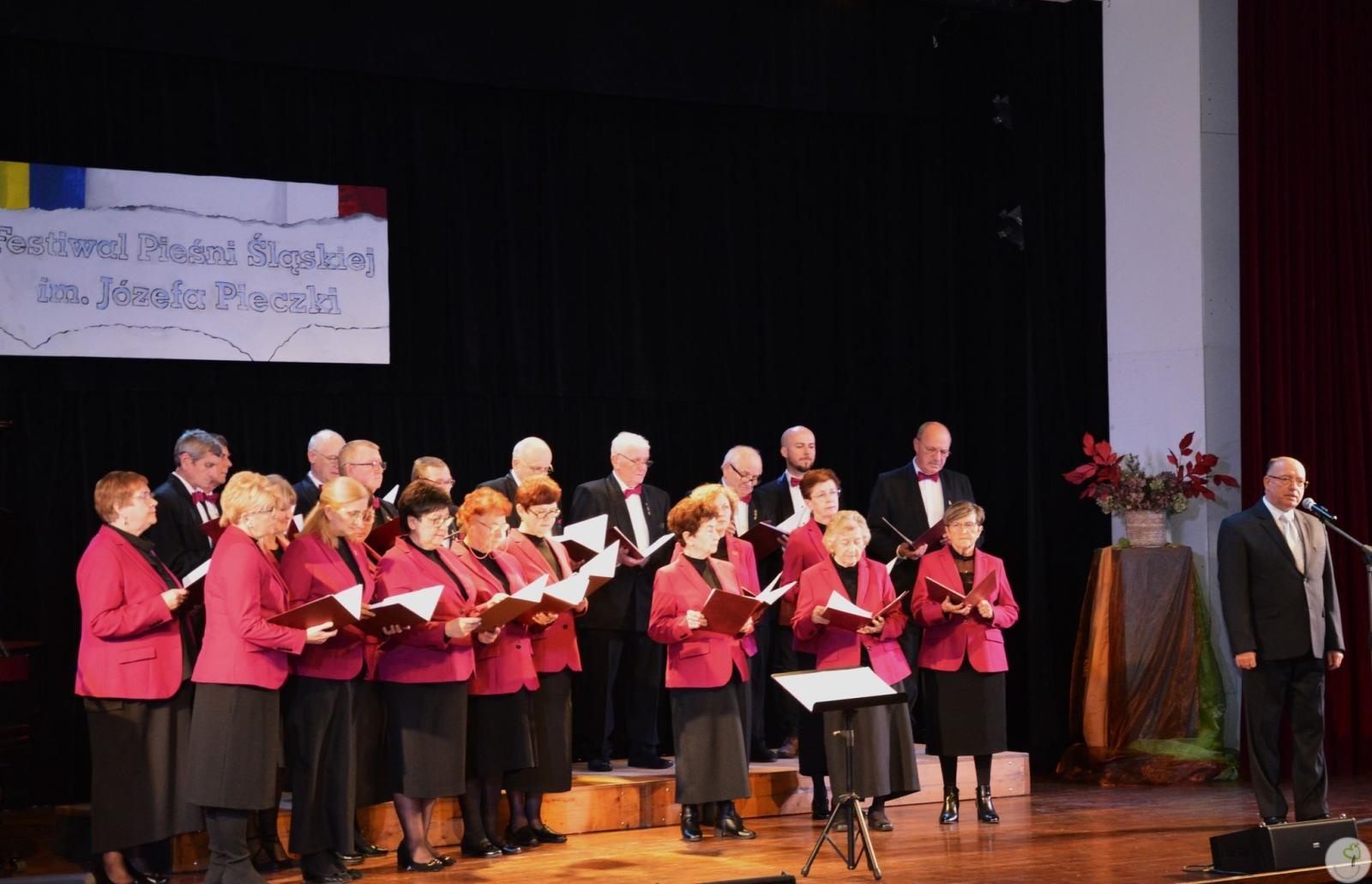 Zdjęcie w galerii na portalu naszwodzislaw.com: Listopadowe koncerty Chóru Jadwiga wiadomości z regionu