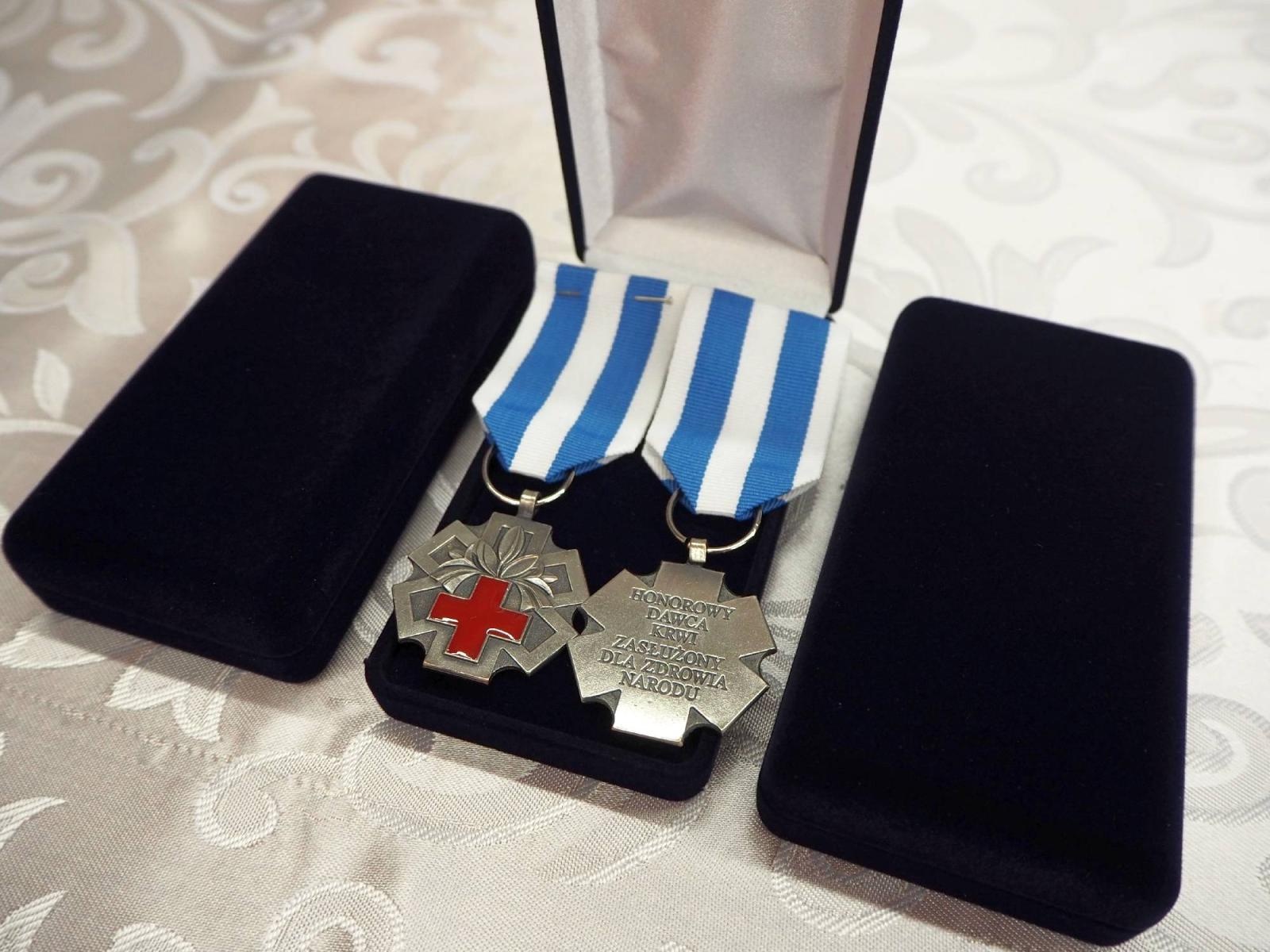 Zdjęcie w galerii na portalu naszwodzislaw.com: Honory dla honorowych dawców krwi z regionu wiadomości z regionu