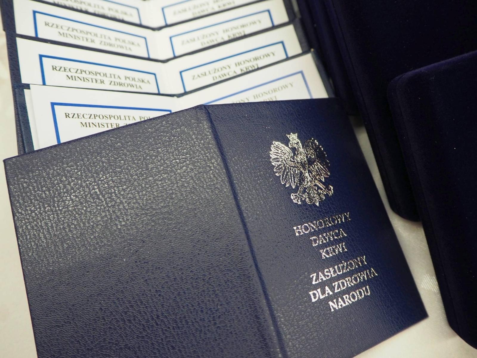 Zdjęcie w galerii na portalu naszwodzislaw.com: Honory dla honorowych dawców krwi z regionu wiadomości z regionu