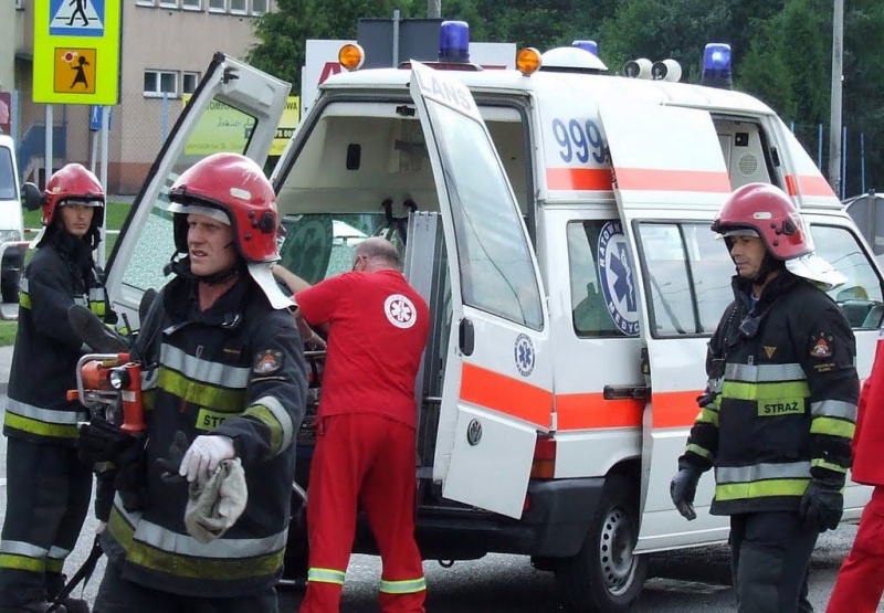 Zdjęcie w galerii na portalu naszwodzislaw.com: W Zawadzie zderzyły się dwie osobówki wiadomości z regionu