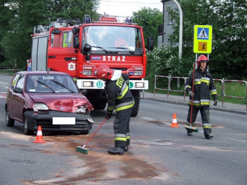 Zdjęcie w galerii na portalu naszwodzislaw.com: W Zawadzie zderzyły się dwie osobówki wiadomości z regionu