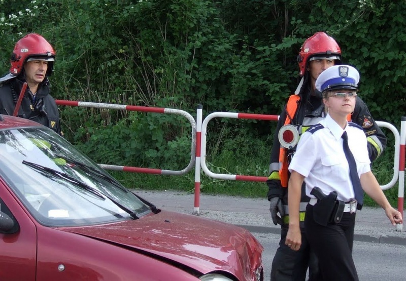 Zdjęcie w galerii na portalu naszwodzislaw.com: W Zawadzie zderzyły się dwie osobówki wiadomości z regionu