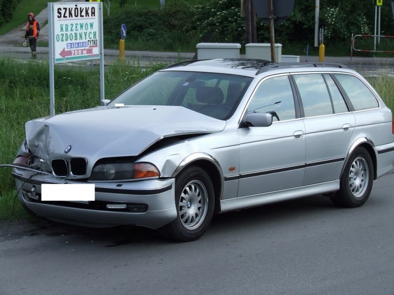 Zdjęcie w galerii na portalu naszwodzislaw.com: W Zawadzie zderzyły się dwie osobówki wiadomości z regionu