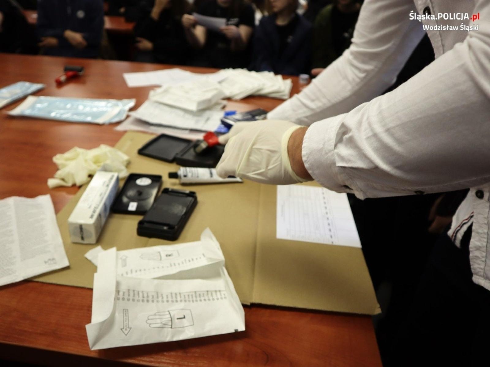 Zdjęcie w galerii na portalu naszwodzislaw.com: Wizyta uczniów klas policyjnych w wodzisławskiej jednostce  wiadomości z regionu