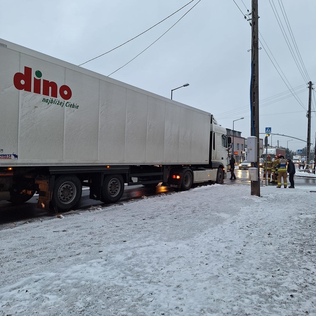 Zdjęcie w galerii na portalu naszwodzislaw.com: Czołowe zderzenie na Raciborskiej w Rydułtowach wiadomości z regionu
