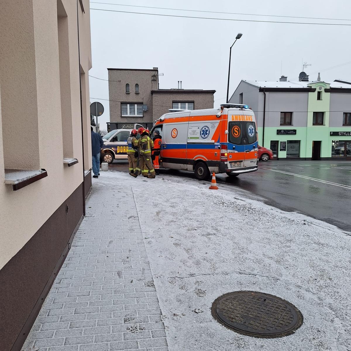 Zdjęcie w galerii na portalu naszwodzislaw.com: Czołowe zderzenie na Raciborskiej w Rydułtowach wiadomości z regionu