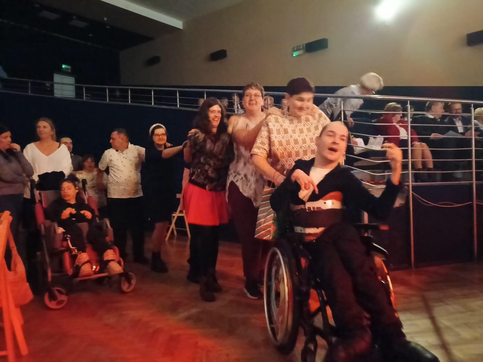 Zdjęcie w galerii na portalu naszwodzislaw.com: Światowy dzień osób niepełnosprawnych połączony z jubileuszem Radości Życia wiadomości z regionu