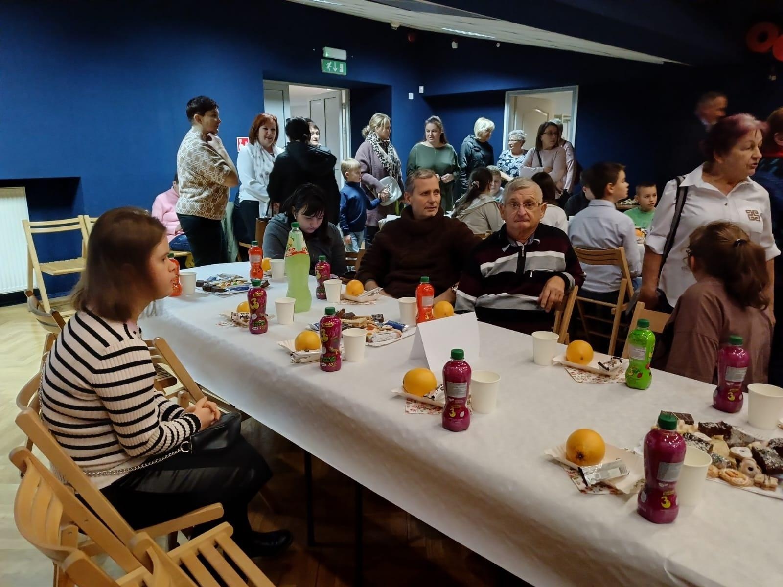 Zdjęcie w galerii na portalu naszwodzislaw.com: Światowy dzień osób niepełnosprawnych połączony z jubileuszem Radości Życia wiadomości z regionu