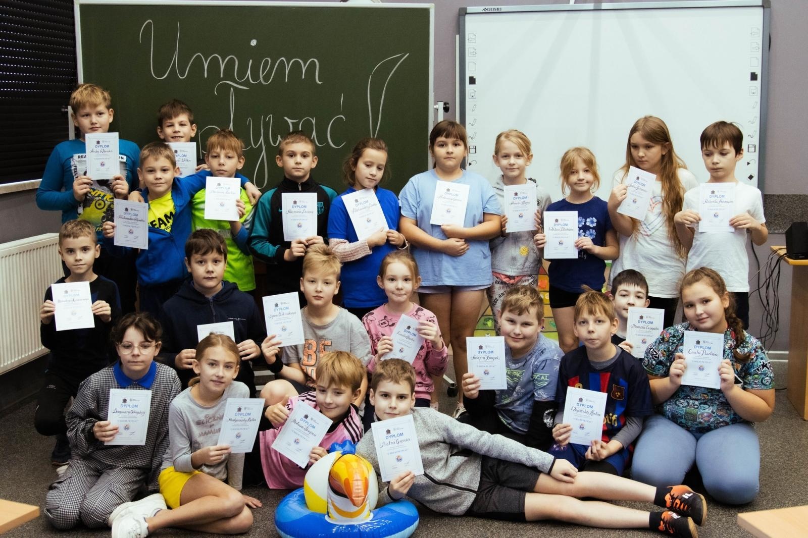 Zdjęcie w galerii na portalu naszwodzislaw.com: Projekt Umiem pływać dobiegł końca wiadomości z regionu