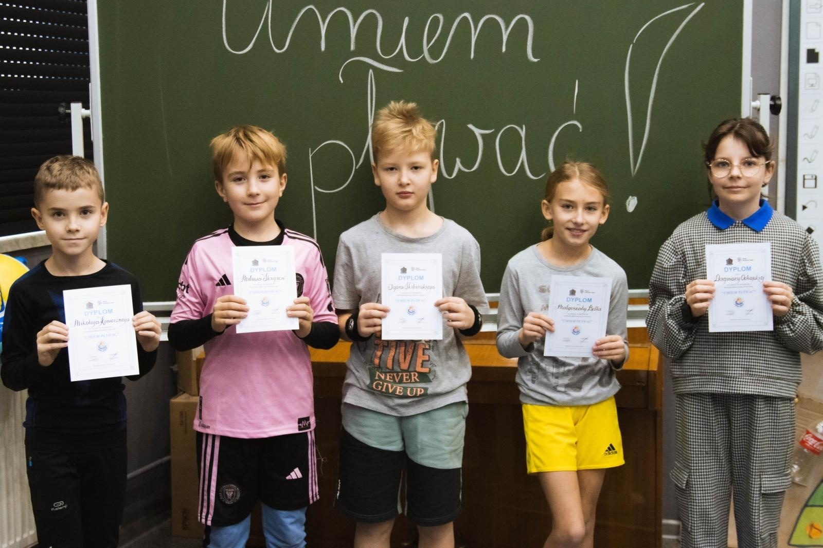 Zdjęcie w galerii na portalu naszwodzislaw.com: Projekt Umiem pływać dobiegł końca wiadomości z regionu