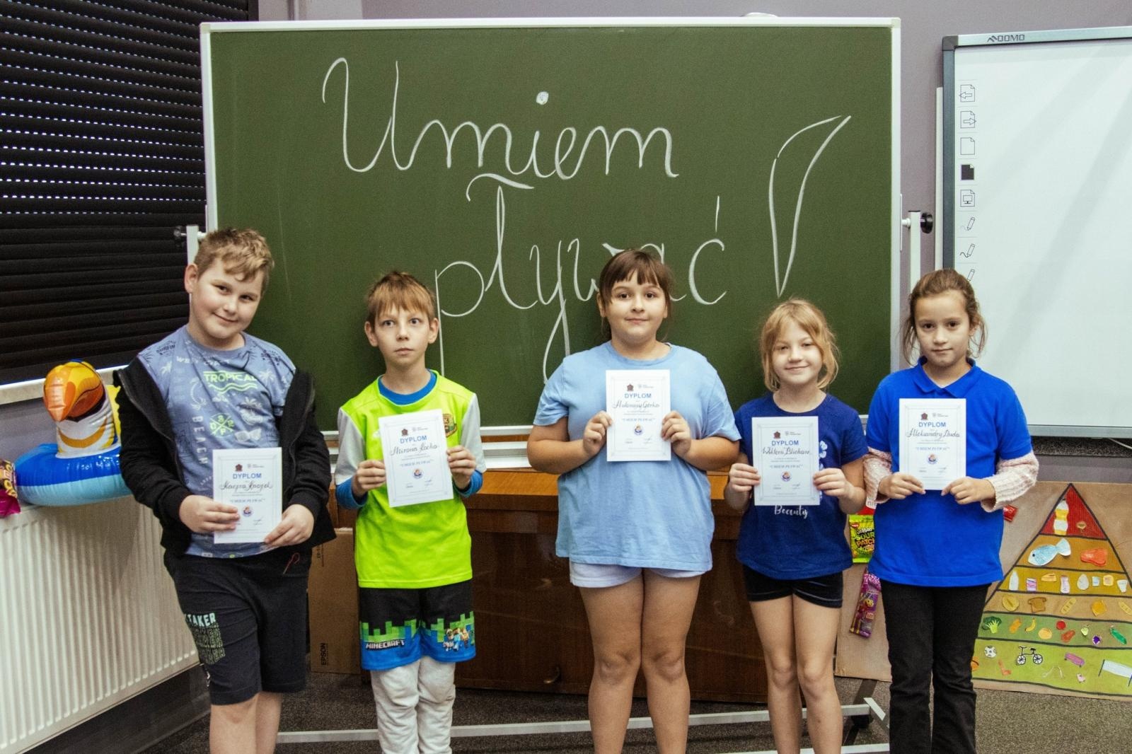 Zdjęcie w galerii na portalu naszwodzislaw.com: Projekt Umiem pływać dobiegł końca wiadomości z regionu